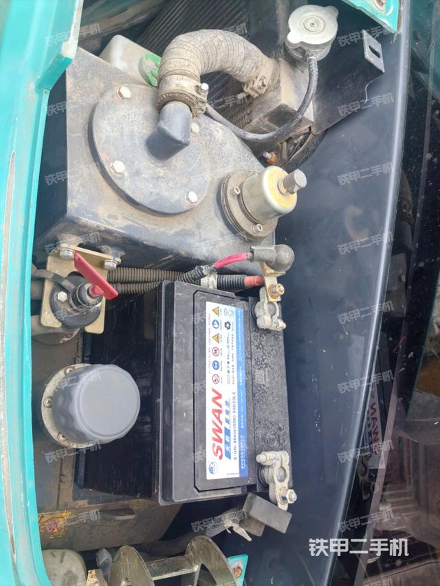 回轉(zhuǎn)馬達(dá)和主控閥（整機(jī)外觀）