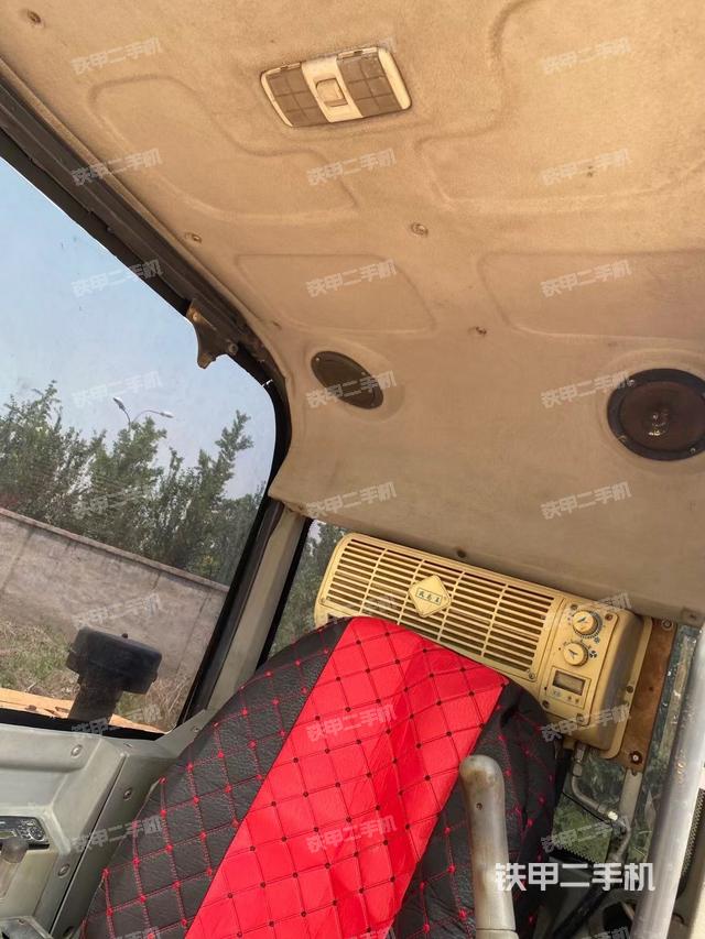 驾驶室顶部（整机外观）