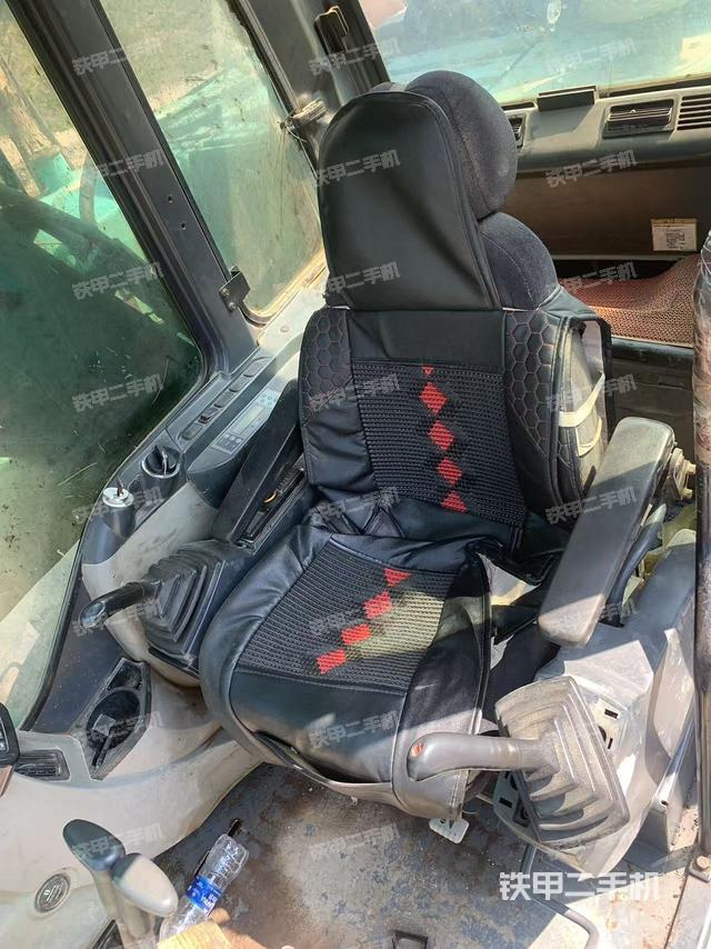 駕駛室整體（整機(jī)外觀）