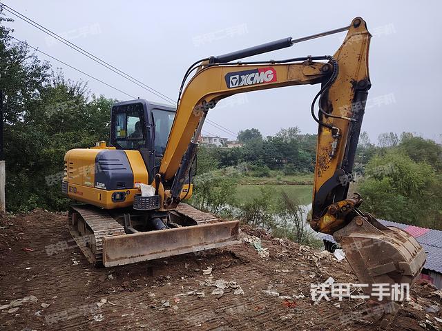 回转马达和主控阀（整机外观）