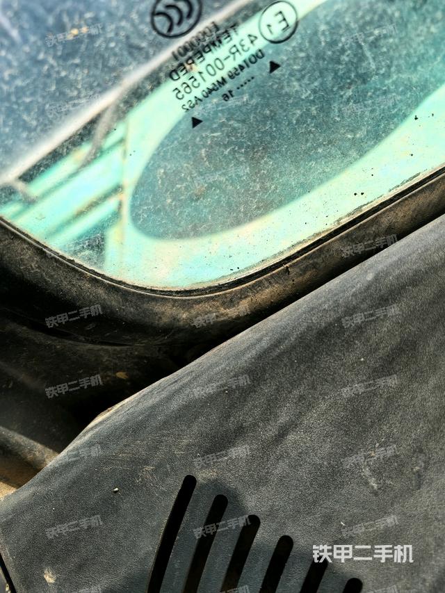 后窗玻璃角標（駕駛室部分）