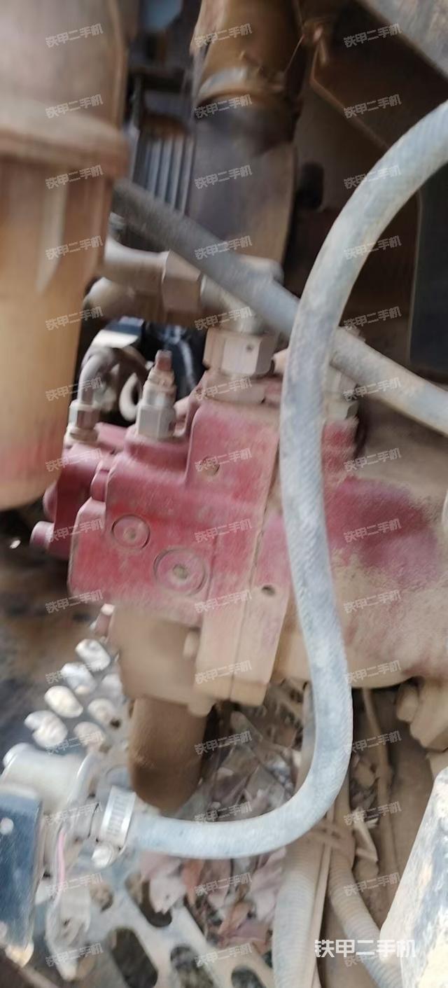 液壓泵艙室正面整體（整機(jī)外觀）