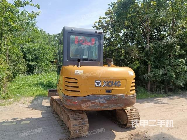 驾驶室顶部（整机外观）