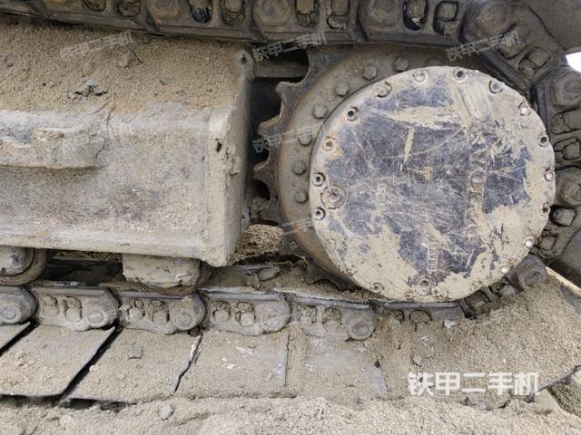 左驅(qū)動輪（行走機構(gòu)）