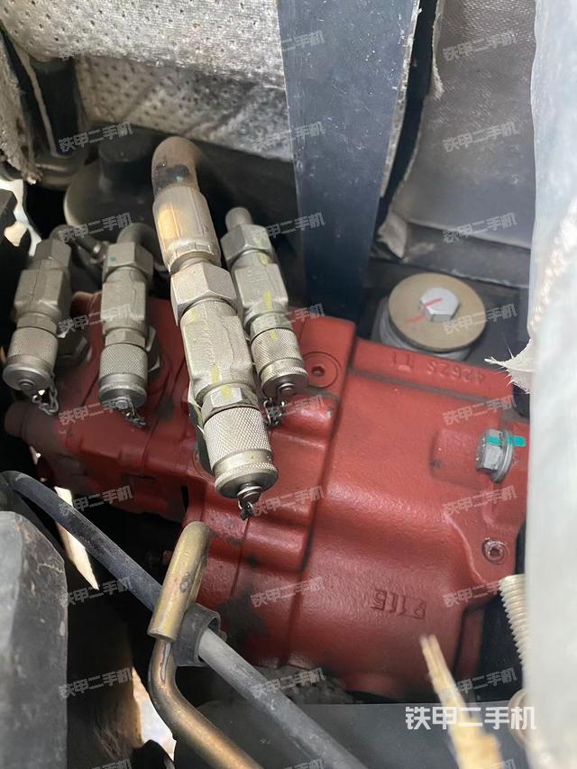 液壓泵艙室正面整體（整機(jī)外觀）