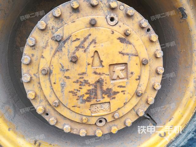 前車架正左側(cè)（壓路機前后車架）