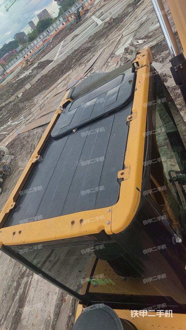 驾驶室顶部（整机外观）