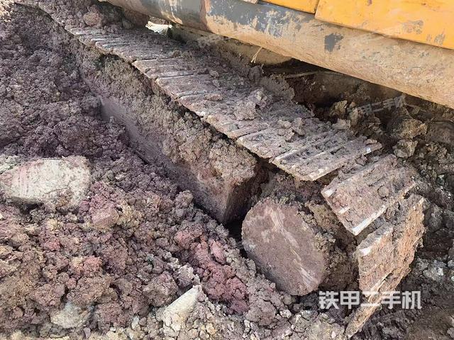 单侧履带整体(整机外观) 单侧履带整体(整机外观)