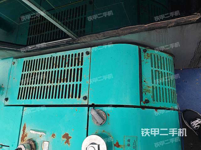 回转马达和主控阀（整机外观）