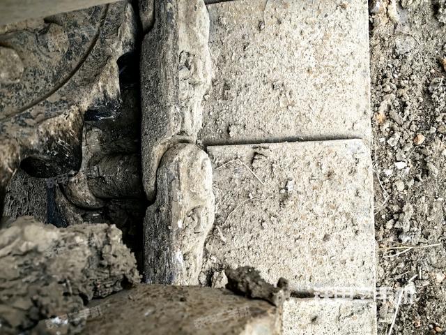 左驅(qū)動輪（行走機(jī)構(gòu)）