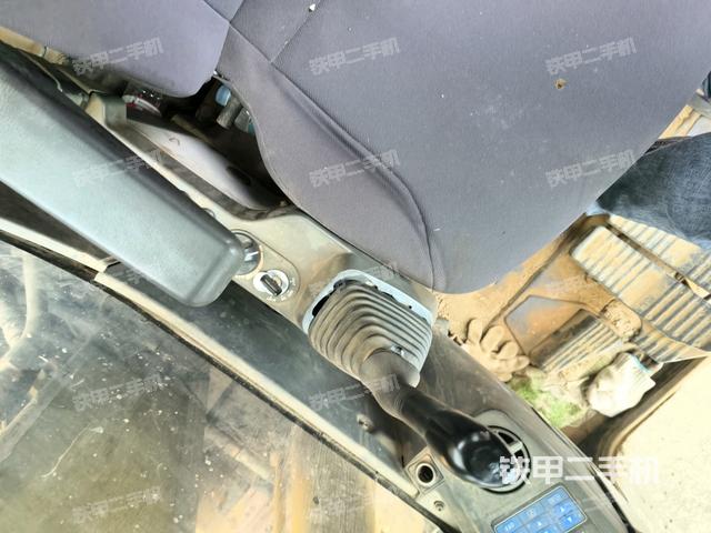 座椅左側(cè)控制臺/音響/含左手柄（駕駛室部分）