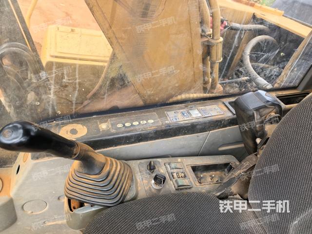 后窗玻璃角標(biāo)（駕駛室部分）