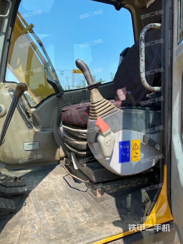 駕駛室整體（整機(jī)外觀）