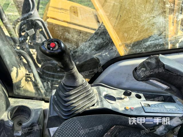 座椅右侧控制台/钥匙门/油门/含右手柄（驾驶室部分）