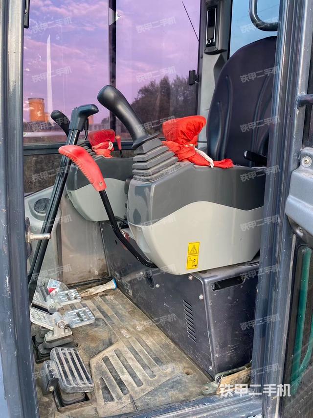 駕駛室整體（整機(jī)外觀）