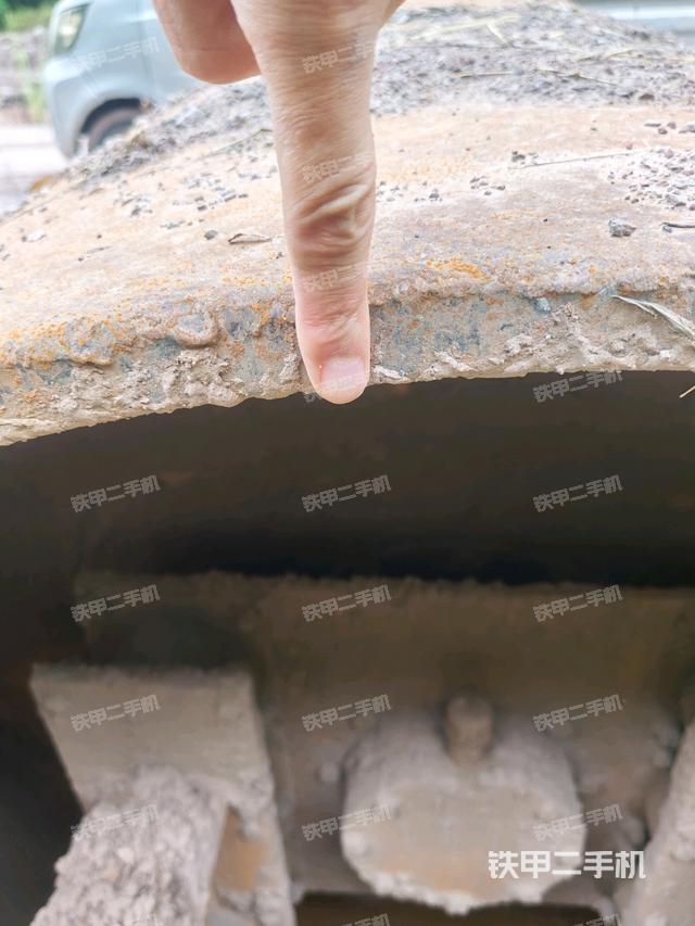 前輪右側(cè)減震塊連接及部件（壓路機前后車架）