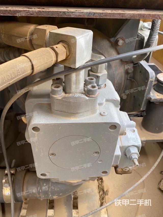 液壓泵艙室正面整體（整機(jī)外觀）