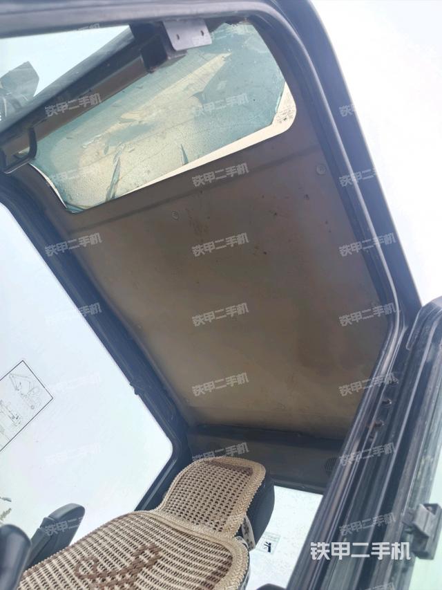 驾驶室顶部（整机外观）