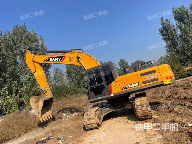 駕駛室頂部（整機外觀）