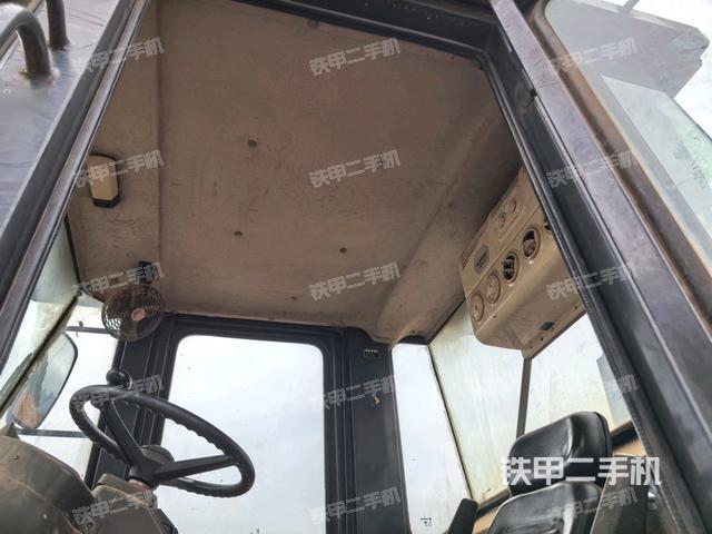 后玻璃角標（壓路機駕駛室）