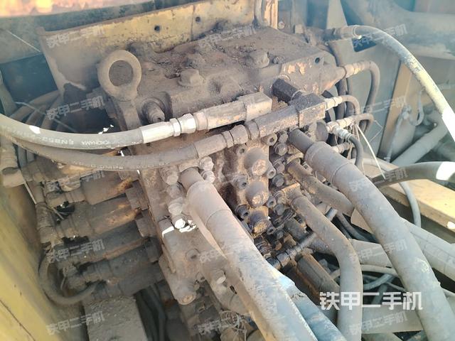 回转马达和主控阀（整机外观）