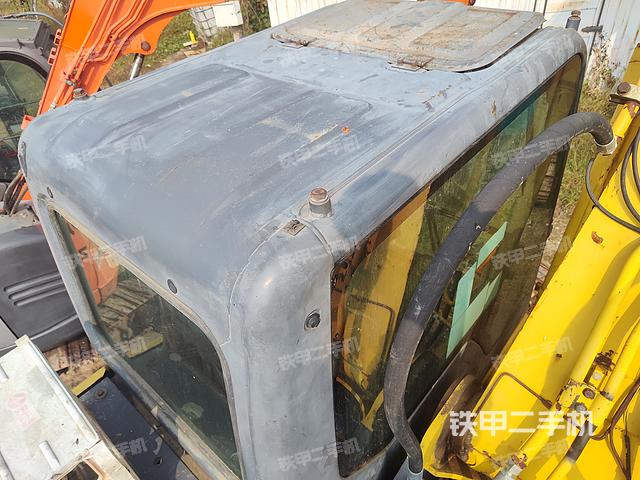 驾驶室顶部（整机外观）