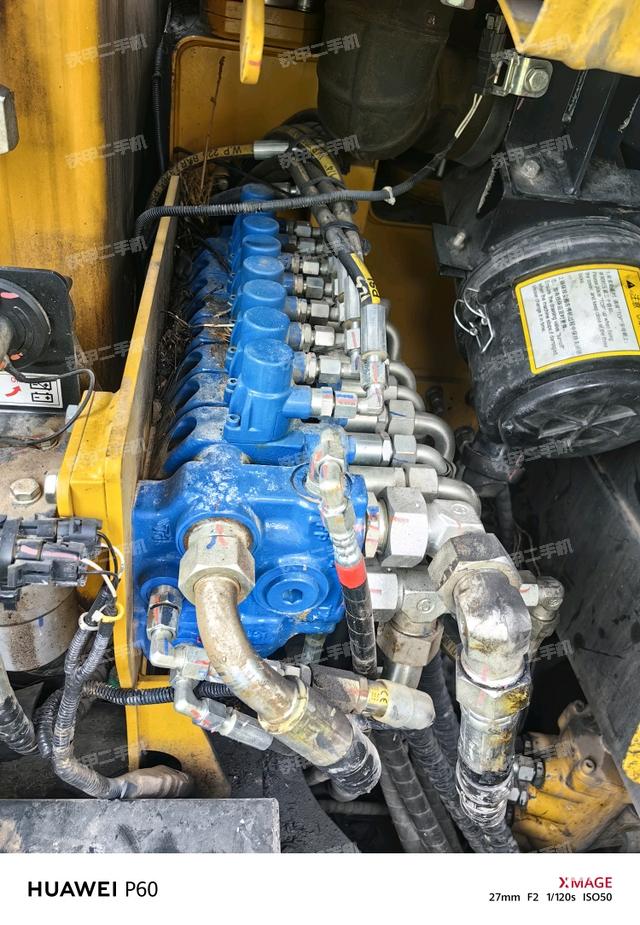 回轉(zhuǎn)馬達和主控閥（整機外觀）