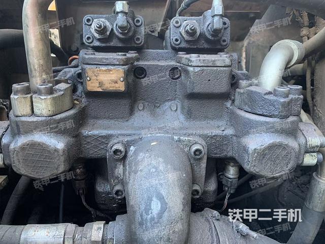 液壓泵艙室正面整體（整機(jī)外觀）