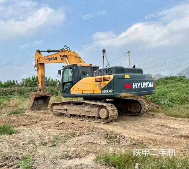 現(xiàn)代R350LVS挖掘機