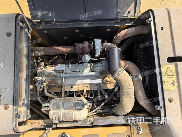 發(fā)動(dòng)機(jī)室（上車部件）