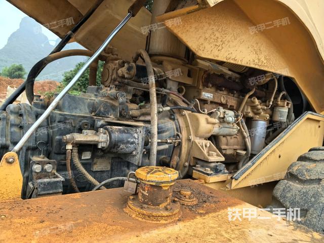 散熱器全景（壓路機發(fā)動機艙）