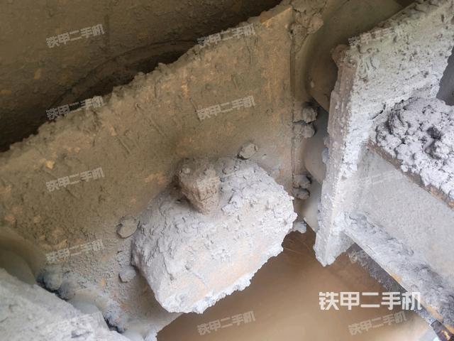 前車架正右側(cè)（壓路機前后車架）