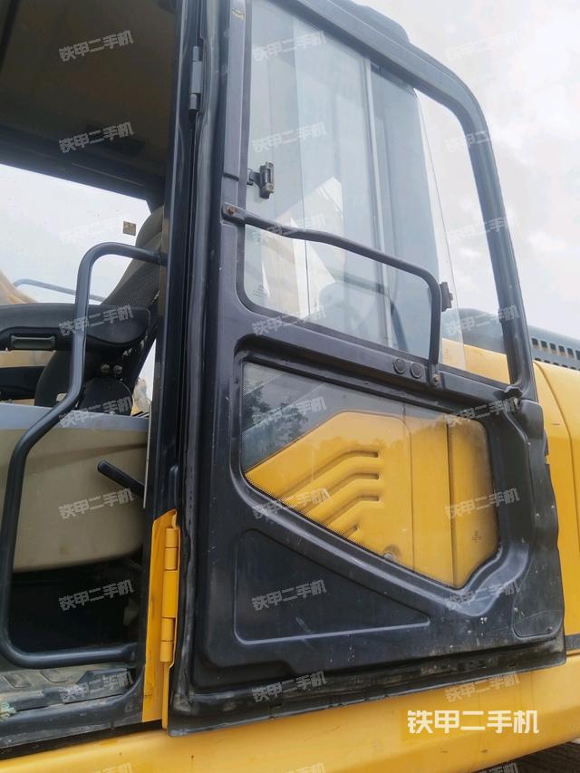 左后方玻璃角標(biāo)（駕駛室部分）