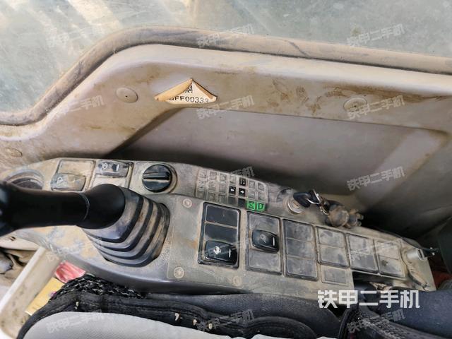 座椅右側(cè)控制臺/鑰匙門/油門/含右手柄（駕駛室部分）