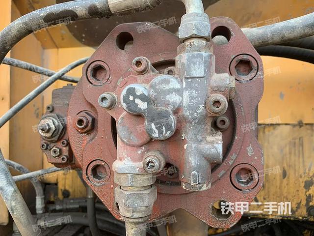 液壓泵艙室正面整體（整機(jī)外觀）