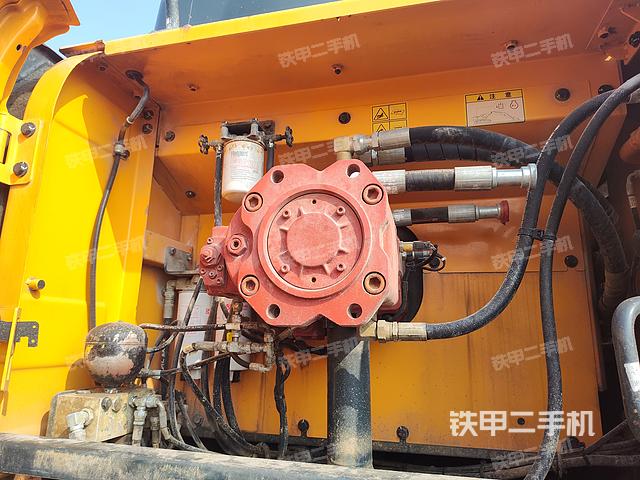 液壓泵艙室正面整體(整機(jī)外觀) 液壓泵艙室正面整體(整機(jī)外觀)