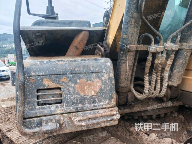 轉(zhuǎn)盤和下車架正前（工作和回轉(zhuǎn)裝置）