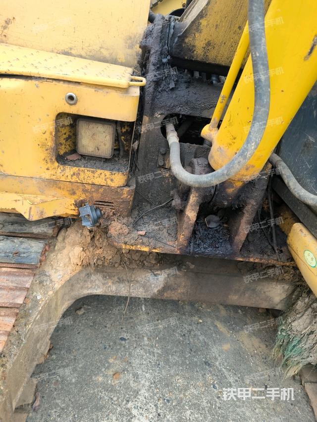 大臂根部?斜（工作和回轉(zhuǎn)裝置）