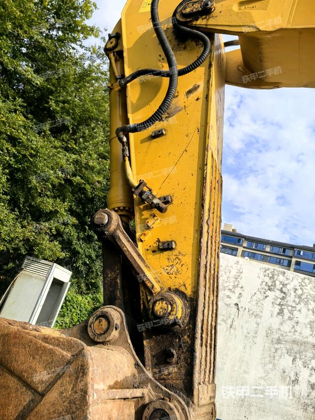 小臂整体左后（工作和回转装置）