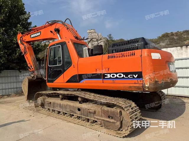 斗山DH300LC-7挖掘机