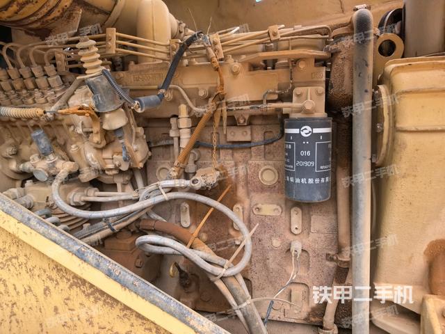 發(fā)動機艙全景（壓路機發(fā)動機艙）