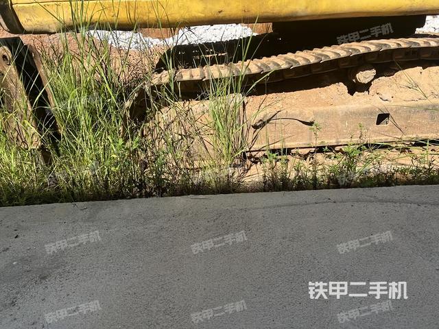 左驅(qū)動輪（行走機構(gòu)）