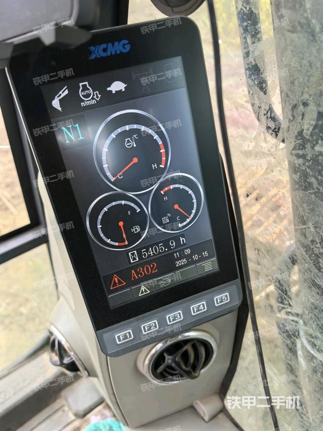 駕駛室整體（整機外觀）