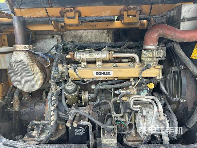 液壓泵艙室正面整體（整機(jī)外觀）