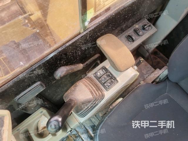 座椅左側(cè)控制臺/音響/含左手柄（駕駛室部分）