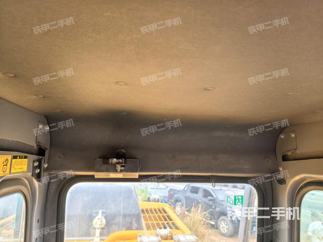 左后方玻璃角標（駕駛室部分）