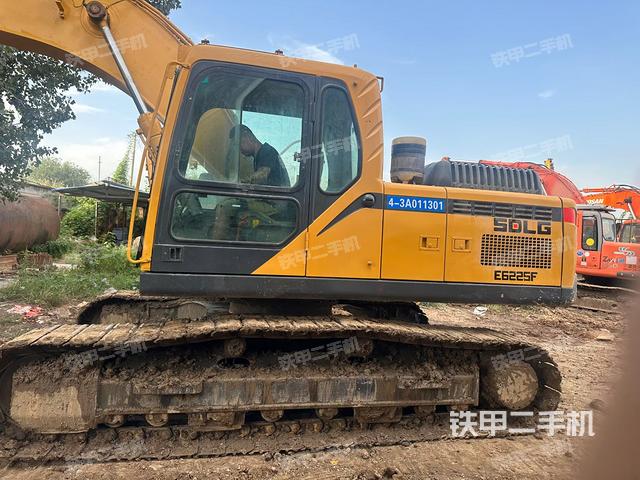 駕駛室整體(整機外觀) 駕駛室整體(整機外觀)