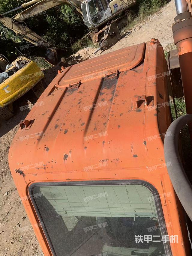 驾驶室顶部（整机外观）