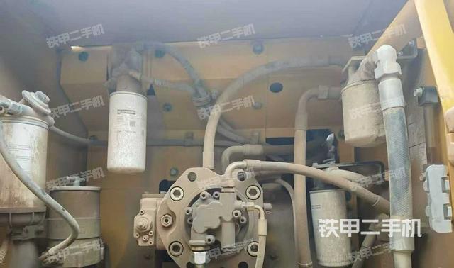 液壓泵艙室正面整體（整機(jī)外觀）