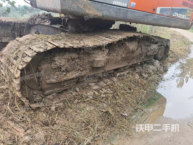 單側(cè)履帶整體（整機(jī)外觀）